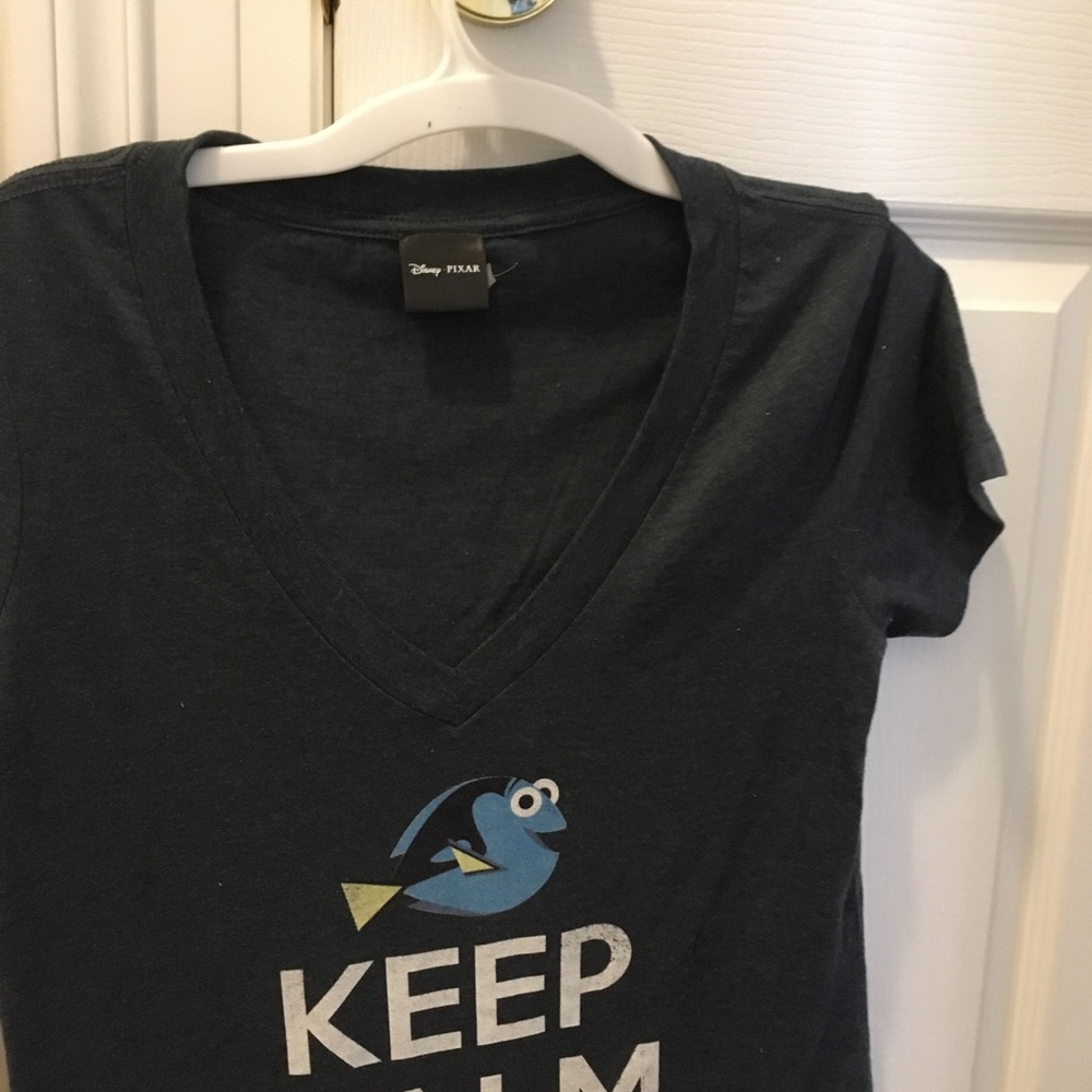 Disney Pixar Keep Calm V Neck Tee Dori Nemo - Picture 3 of 8